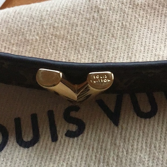 AUTHENTIC LOUIS VUITTON BRACELET. ALL ORIGINAL PACKAGING AND INVOICE INCLUDED. - Picture 5 of 8